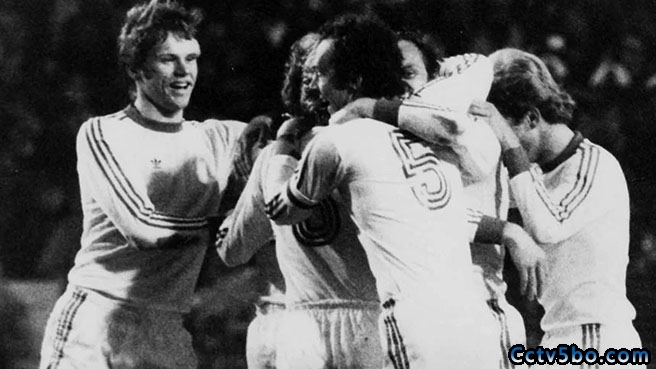 1976年欧冠决赛拜仁1-0圣埃蒂安夺冠