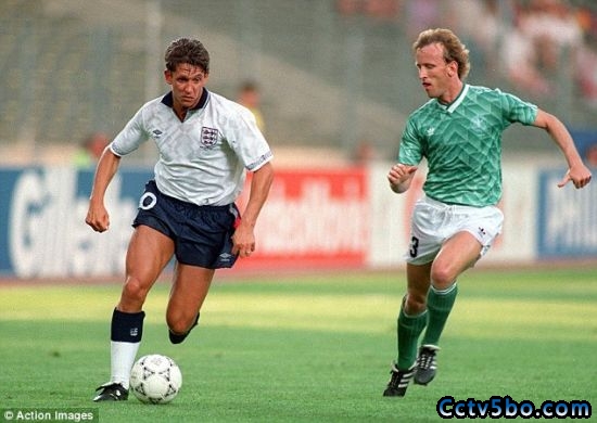 布雷默(右)是1990年世界杯德国捧杯的功臣