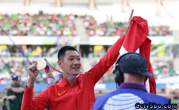 王嘉男8米36逆袭摘金 中国跳远首次夺冠