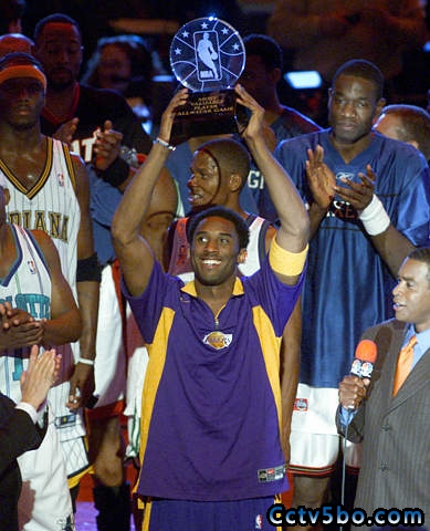 2002年NBA全明星正赛科比获得MVP