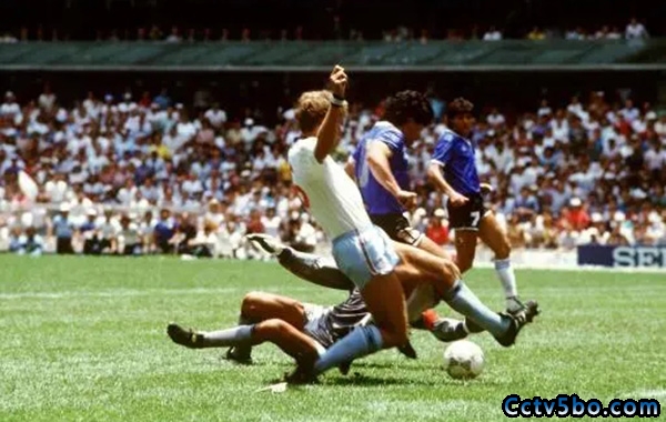 1986年世界杯，马拉多纳打入“世纪进球”