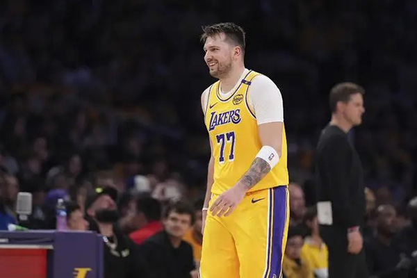 ESPN名记解析湖人休赛期：东契奇长期合约成关键，三球员合同待处理