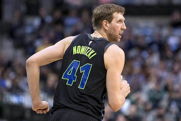 德克·诺维茨基：用投篮史诗铸就的NBA传奇