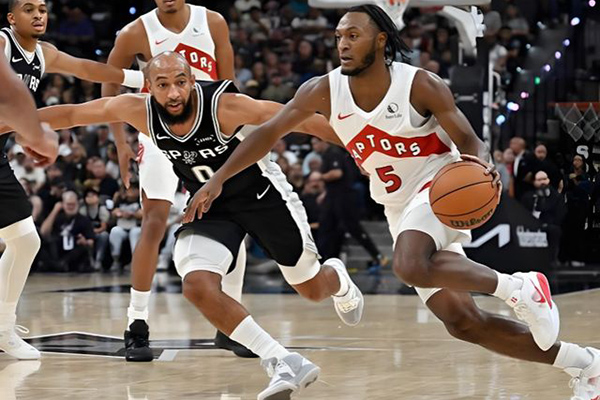 马刺121-103擒猛龙豪取四连胜:文班引领新时代崛起