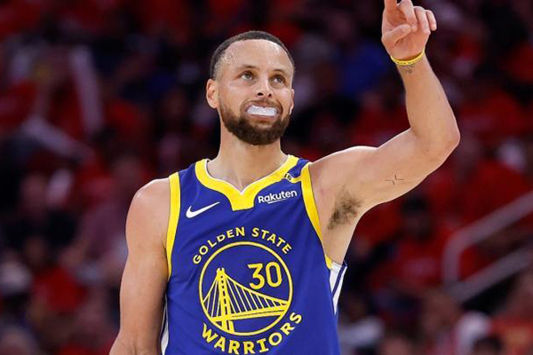 勇士主场擒快船：老对决新节奏，库里获休年轻球员挑大梁