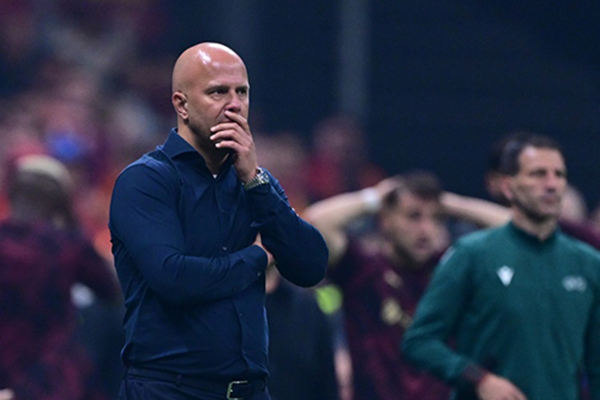 冠军光环护体!利物浦低谷不换帅,斯洛特帅位稳如磐石