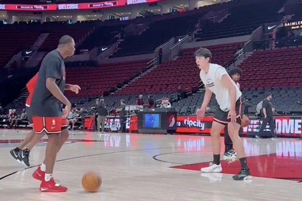 开拓者逆转雷霆终结8连胜 杨瀚森连续三场DNP引热议