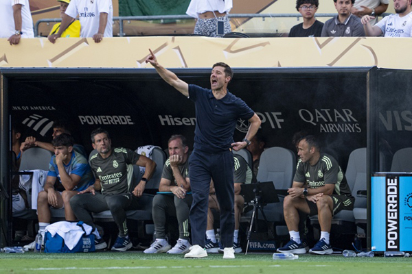 皇马连败真相!《马卡报》揭秘:定位球+边路传中成致命软肋