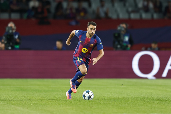 世体:埃里克-加西亚锁定右后卫首发,莱万或顶替费兰登场