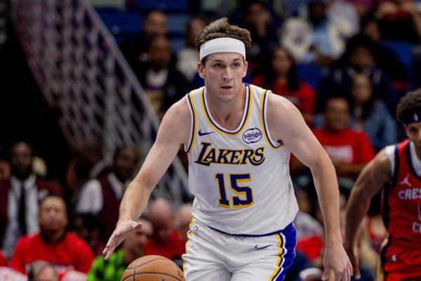 里夫斯砍31分后幽默自嘲：湖人迎利好詹姆斯复出临近