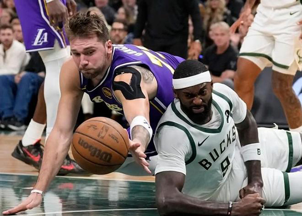 湖人119-95客胜雄鹿：团队协作成制胜关键