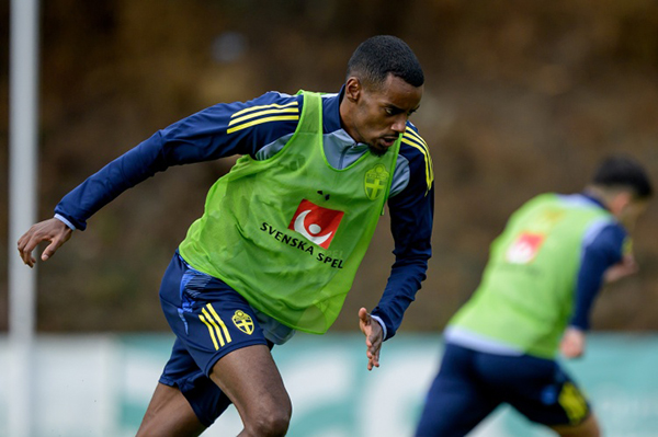 FIFA病毒来袭：加布、卡拉菲奥里挂彩，枪手连碰<a href=/zuqiu/hotspur/ target=_blank class=infotextkey>热刺</a><a href=/zuqiu/bayern/ target=_blank class=infotextkey>拜仁</a><a href=/zuqiu/chelsea/ target=_blank class=infotextkey>切尔西</a>