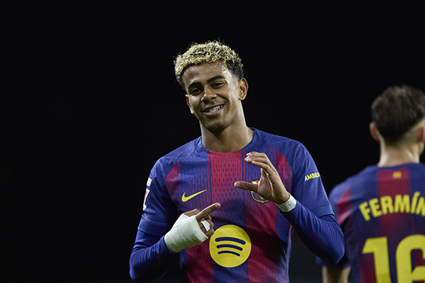 世体:巴萨医疗组昼夜制定亚马尔康复表,只为缩短伤停周期