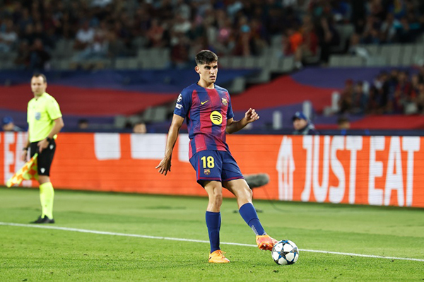 杰拉德·马丁:为致敬阿尔巴选18号,训练中防亚马尔像“捉影子”