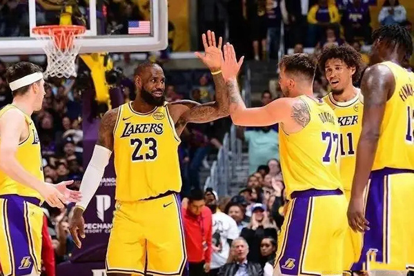 NBA震撼交易计划：火箭湖人商讨三换一方案