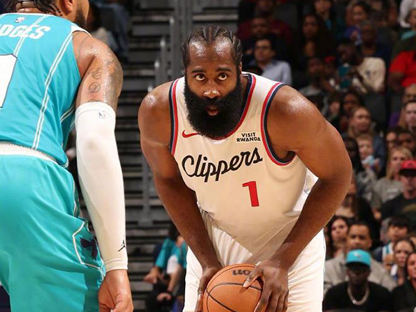 哈登55分率快船止连败：孤胆英雄难掩球队困境