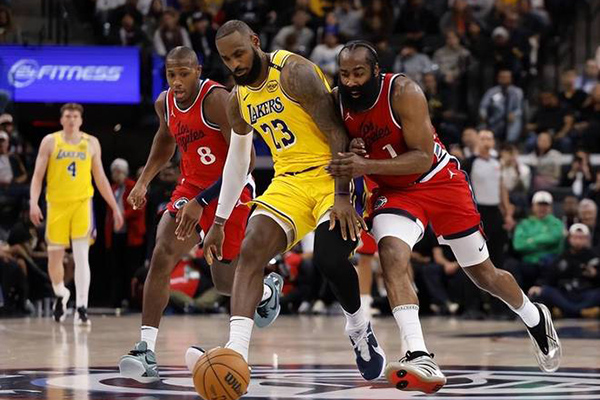 快船负湖人：防守崩盘跌至联盟倒数第三