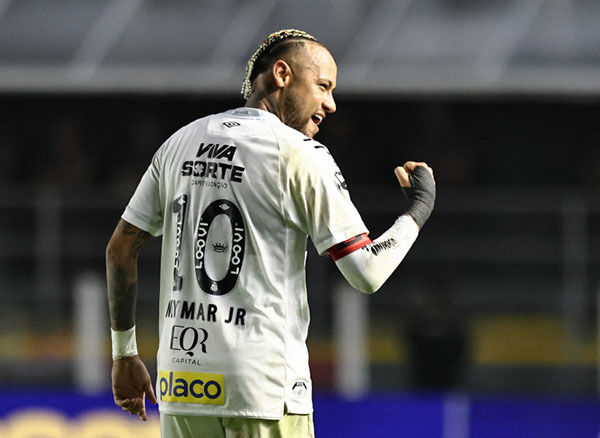 仍是大腿！内马尔7射3过人均列桑托斯队内榜首