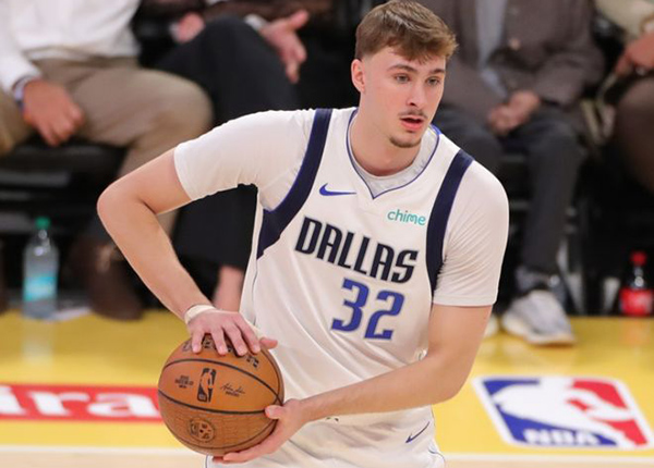 18岁弗拉格创79年首纪录，独行侠114-110险胜快船