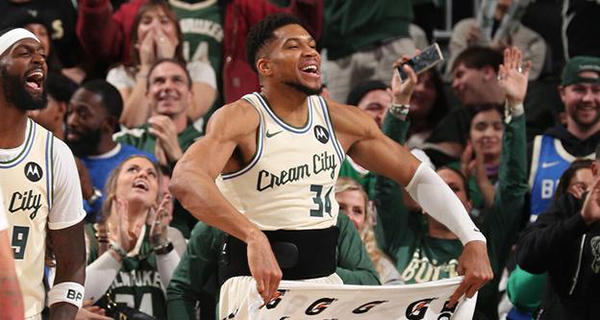 字母哥达成21000分里程碑：感恩传奇并列，剑指历史得分榜顶端