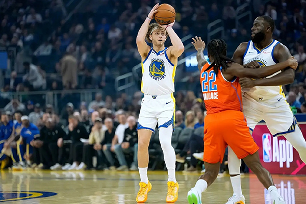 22分逆转未果！勇士负雷霆送13连胜，库里缺阵雪上加霜