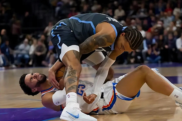 雷霆131-101狂胜爵士豪取15连胜 创NBA历史神迹