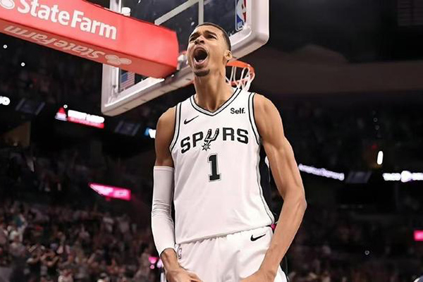 马刺135-132险胜<a href=/lanqiu/pelicans/ target=_blank class=infotextkey>鹈鹕</a>拒25分逆转，文班亚马复出在即