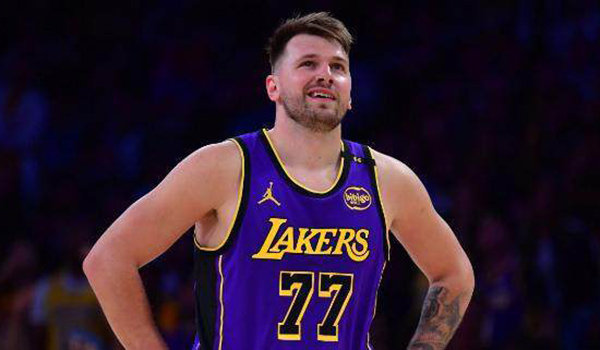 湖人季中赛出局马刺：东契奇35分仍缺统治力，防守拖后腿