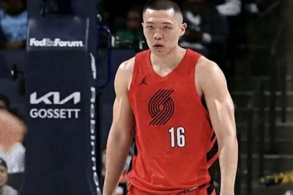 杨瀚森新秀赛季表现引争议，开拓者队记力挺：评判为时过早