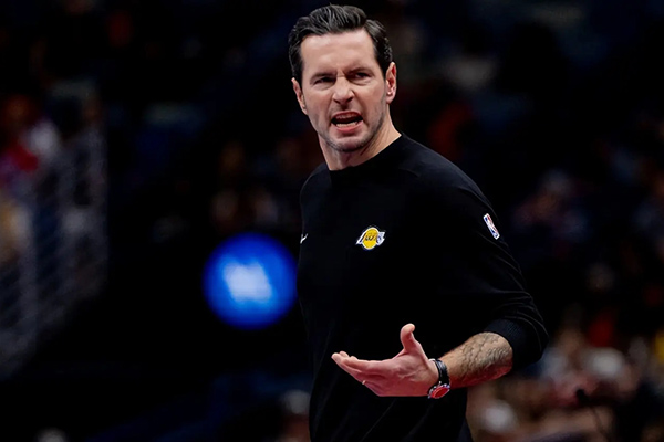 湖人险胜太阳避免两连败，技术罚球归属引更衣室隐患